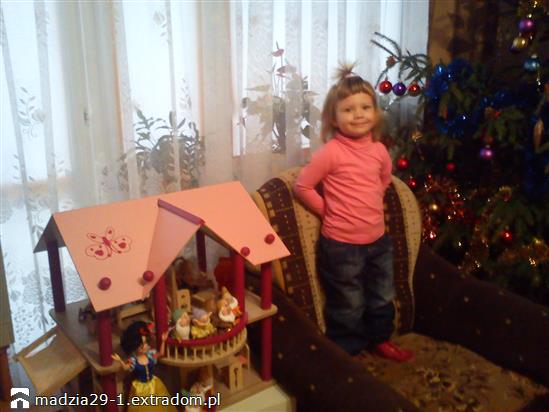 ... to domek Michasi przyjaciół (części) reszta zajmuje jej łóżko i nie tylko :) .....