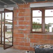 Okno i drzwi tarasowe w salonie