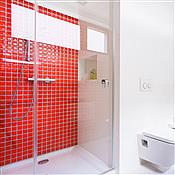 Projekt domu w kolorystyce black & white autorstwa Red Cube Design