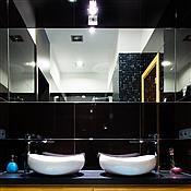 Projekt domu w kolorystyce black & white autorstwa Red Cube Design